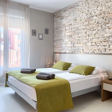 Center With Free Parking Bed and Breakfast Πούλα