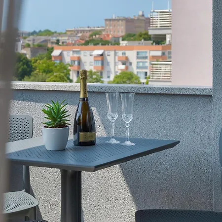 Pula City Center Accommodation - Breakfast Included 4* Pula