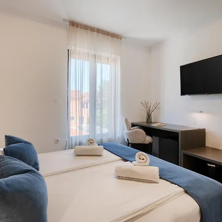 Bed & Breakfast Center - Breakfast Included 4*