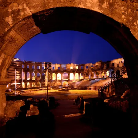 Bed & Breakfast Center - Breakfast Included 4*