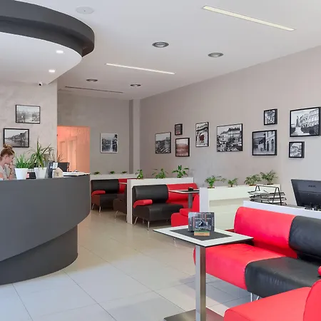 Bed & Breakfast Center - Breakfast Included