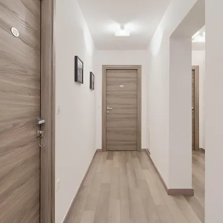 Pula City Center Accommodation - Breakfast Included Pula