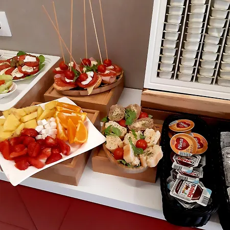 Bed & Breakfast Center - Breakfast Included