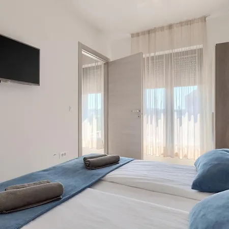 Center - Breakfast Included 4* Pula