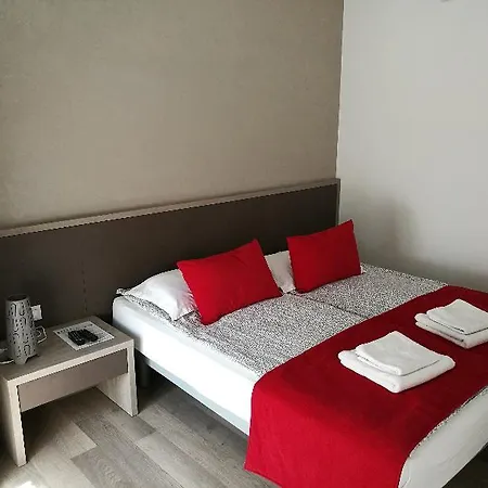 Center With Free Parking Bed and Breakfast Πούλα