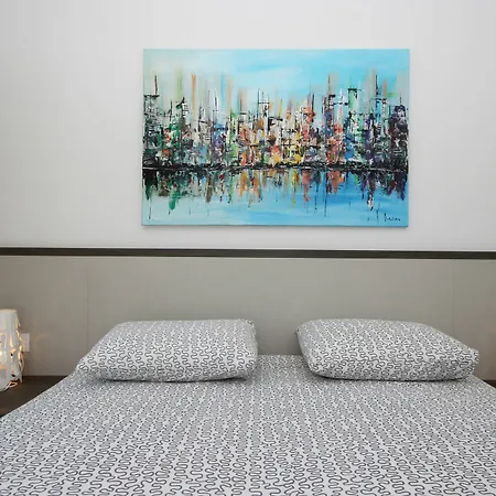 Bed & Breakfast Center - Breakfast Included