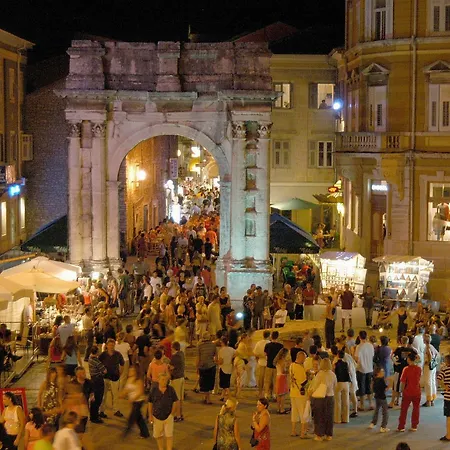 Bed & Breakfast Pula City Center Accommodation - Breakfast Included 4*
