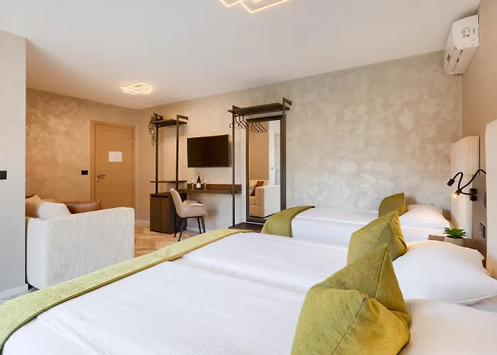 Center - Breakfast Included 4* Pula