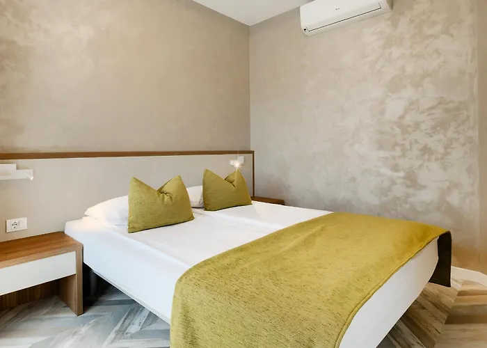 Nocleg ze śniadaniem Center - Breakfast Included 4*