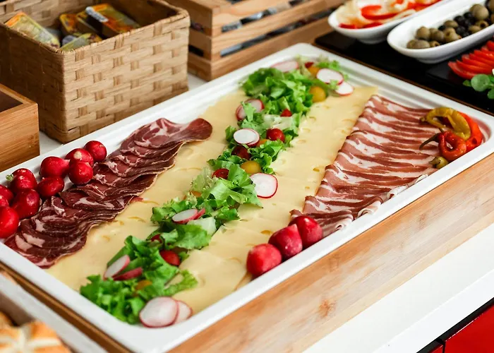 Center - Breakfast Included بولا