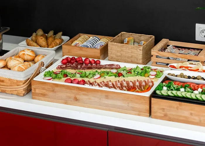 Center - Breakfast Included فندق مبيت وإفطار 4*