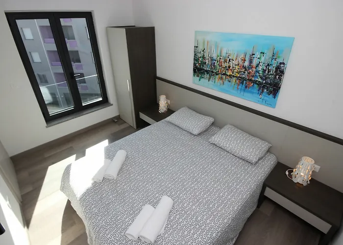 Center - Breakfast Included 4*