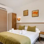 Center - Breakfast Included Bed and breakfast 4*