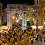 Bed & Breakfast Pula City Center Accommodation - Breakfast Included 4*