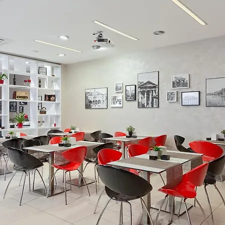 Frühstückspension Center With Free Parking 4*