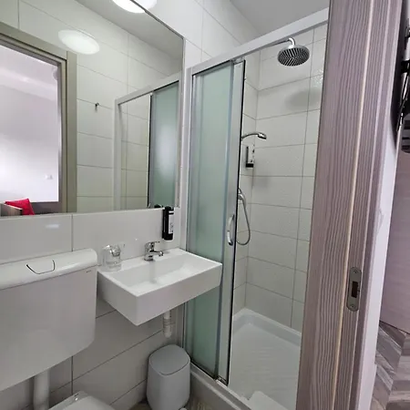 Center With Free Parking Bed & Breakfast 4*
