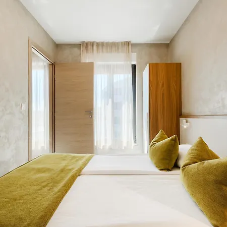 לינה וארוחת בוקר Center - Breakfast Included 4*