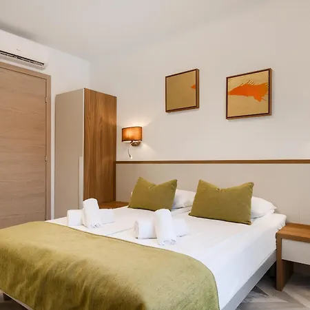 Center - Breakfast Included Bed and breakfast 4*