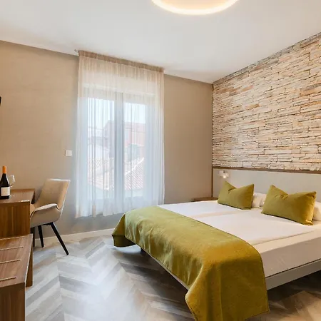 Bed & Breakfast - Pula City Center Accommodation 4*