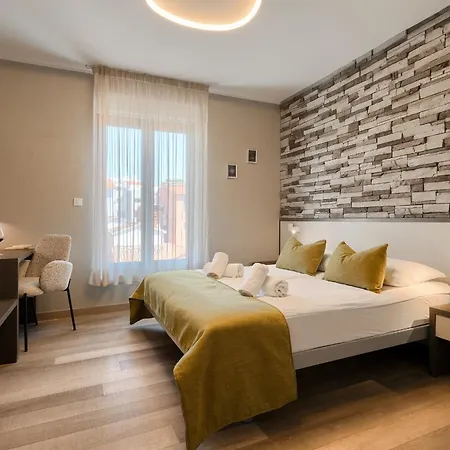 Pula City Center Accommodation - Breakfast Included 4*