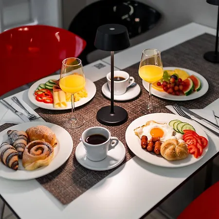 לינה וארוחת בוקר Center - Breakfast Included פולה