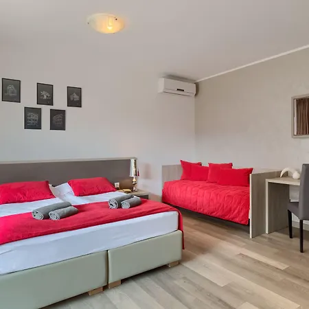 לינה וארוחת בוקר Center - Breakfast Included 4*