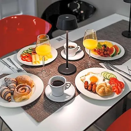 Center - Breakfast Included 풀라