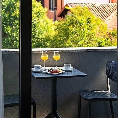 Center - Breakfast Included B&B 4*