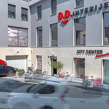 B&B Center - Breakfast Included 풀라