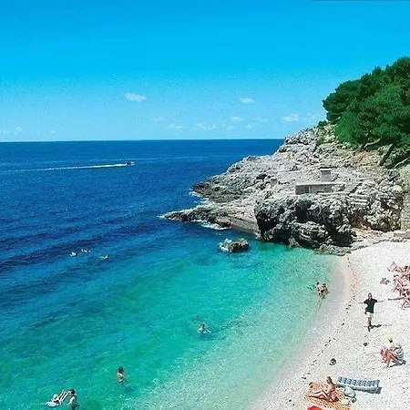 לינה וארוחת בוקר Center - Breakfast Included פולה