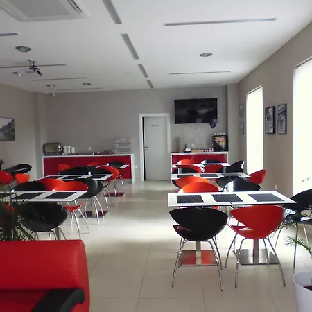 לינה וארוחת בוקר Center - Breakfast Included 4*