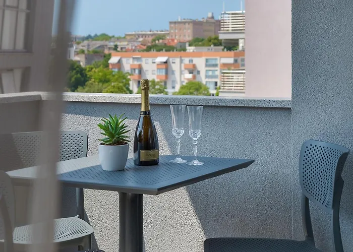 Pula City Center Accommodation - Breakfast Included 4* Pula