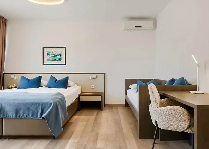 Center - Breakfast Included Bed and breakfast 4*