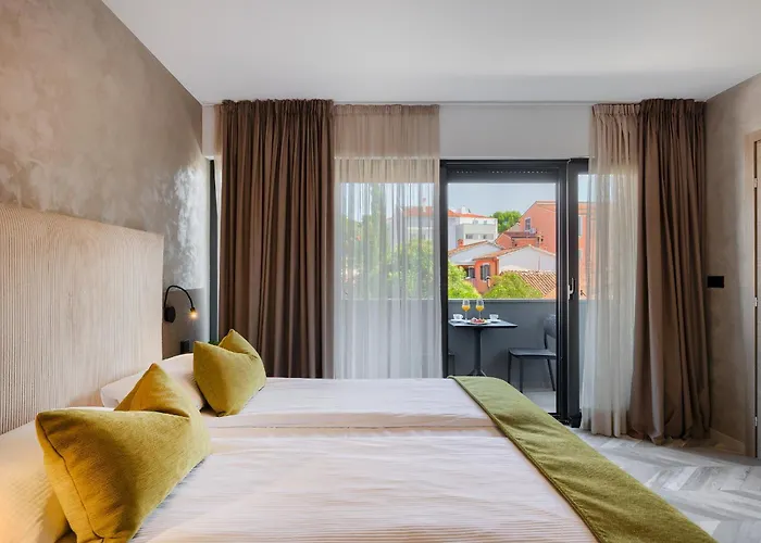 Bed & Breakfast Pula City Center Accommodation - Breakfast Included