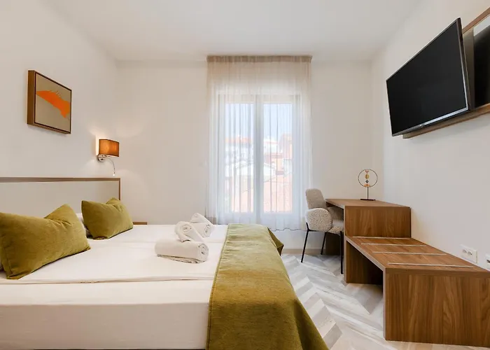 Center - Breakfast Included 4* Πούλα