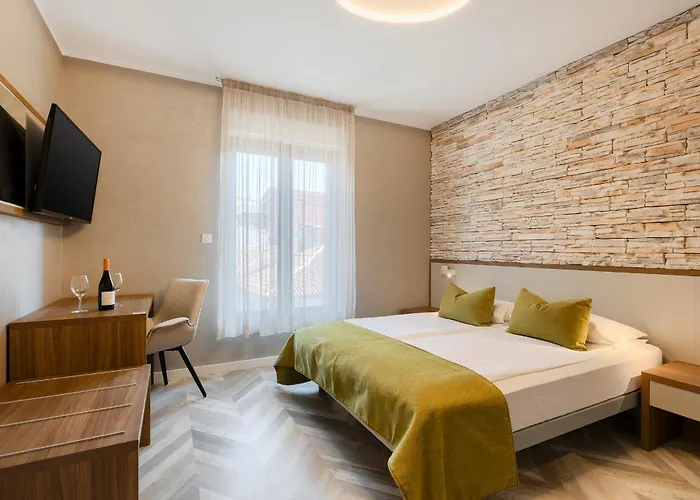 Pula City Center Accommodation - Breakfast Included 4*