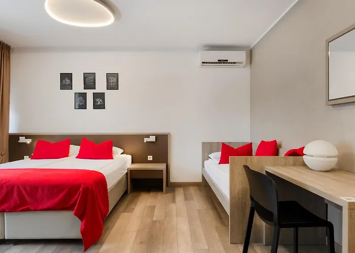 Pula City Center Accommodation - Breakfast Included Pula