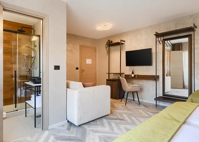 Center - Breakfast Included Bed and Breakfast