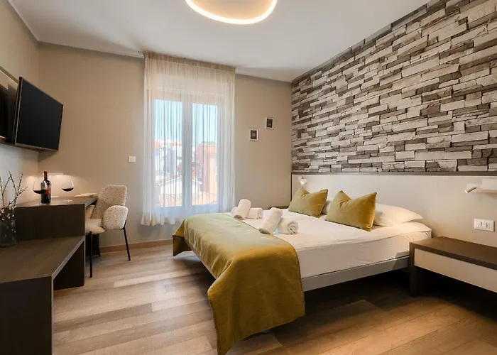 Pula City Center Accommodation - Breakfast Included 4*