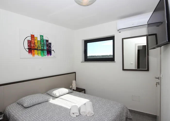 Bed and breakfast Center - Breakfast Included Pula