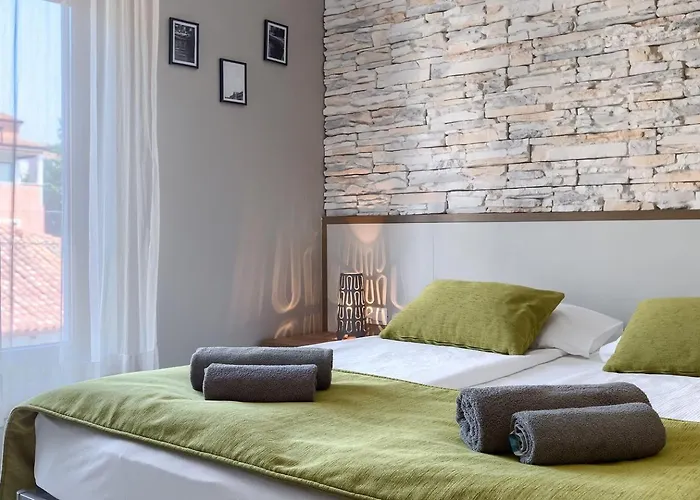 Pula City Center Accommodation - Breakfast Included Pula