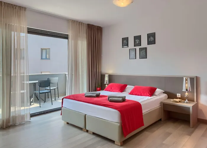 Pula City Center Accommodation - Breakfast Included