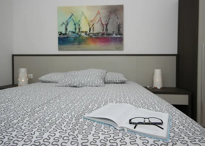 Pula City Center Accommodation - Breakfast Included Pula