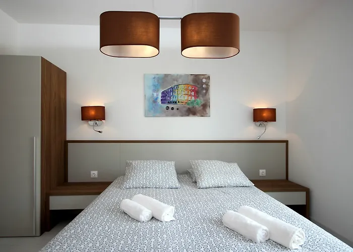 Center - Breakfast Included Bed and breakfast 4*