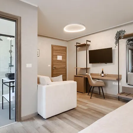 Center - Breakfast Included Bed and Breakfast