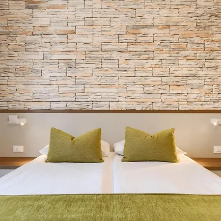 Bed and Breakfast Center - Breakfast Included