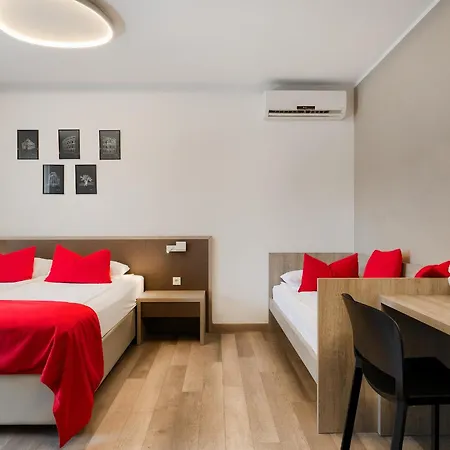 Center - Breakfast Included Πούλα