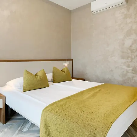 Bed and Breakfast Center - Breakfast Included 4*