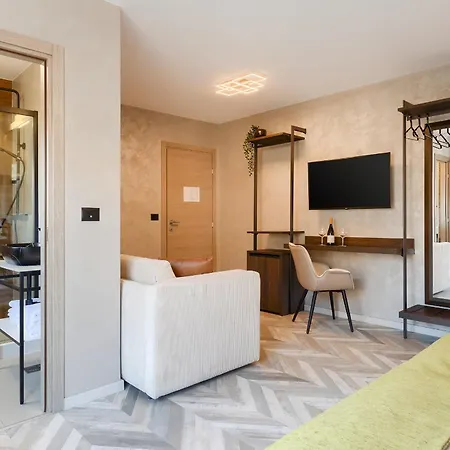 Center - Breakfast Included Bed and Breakfast