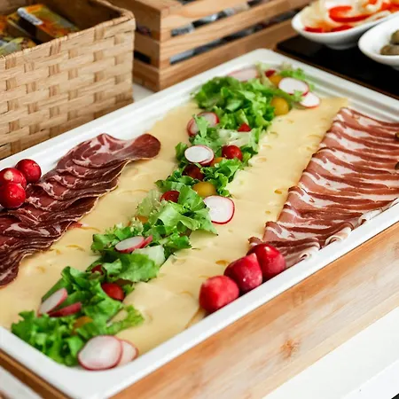 Center - Breakfast Included Πούλα